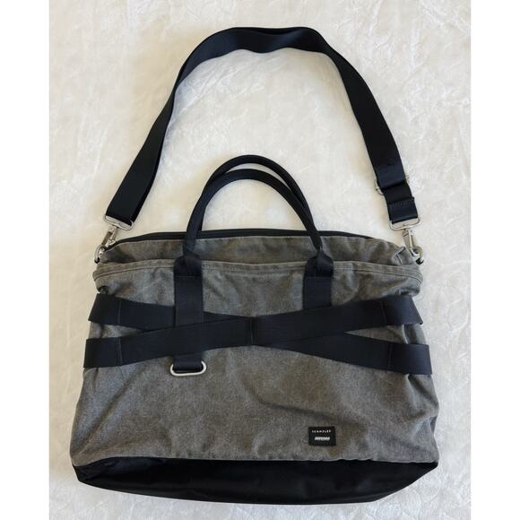 Crumpler THE GYPSY Moth No 2 Tote Messenger Laptop Bag Grey/Black - Picture 3 of 10
